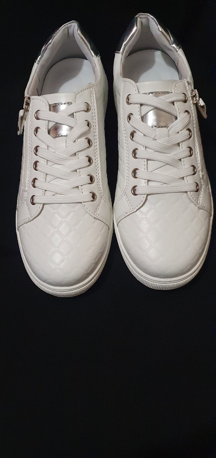 White women shoes size 6