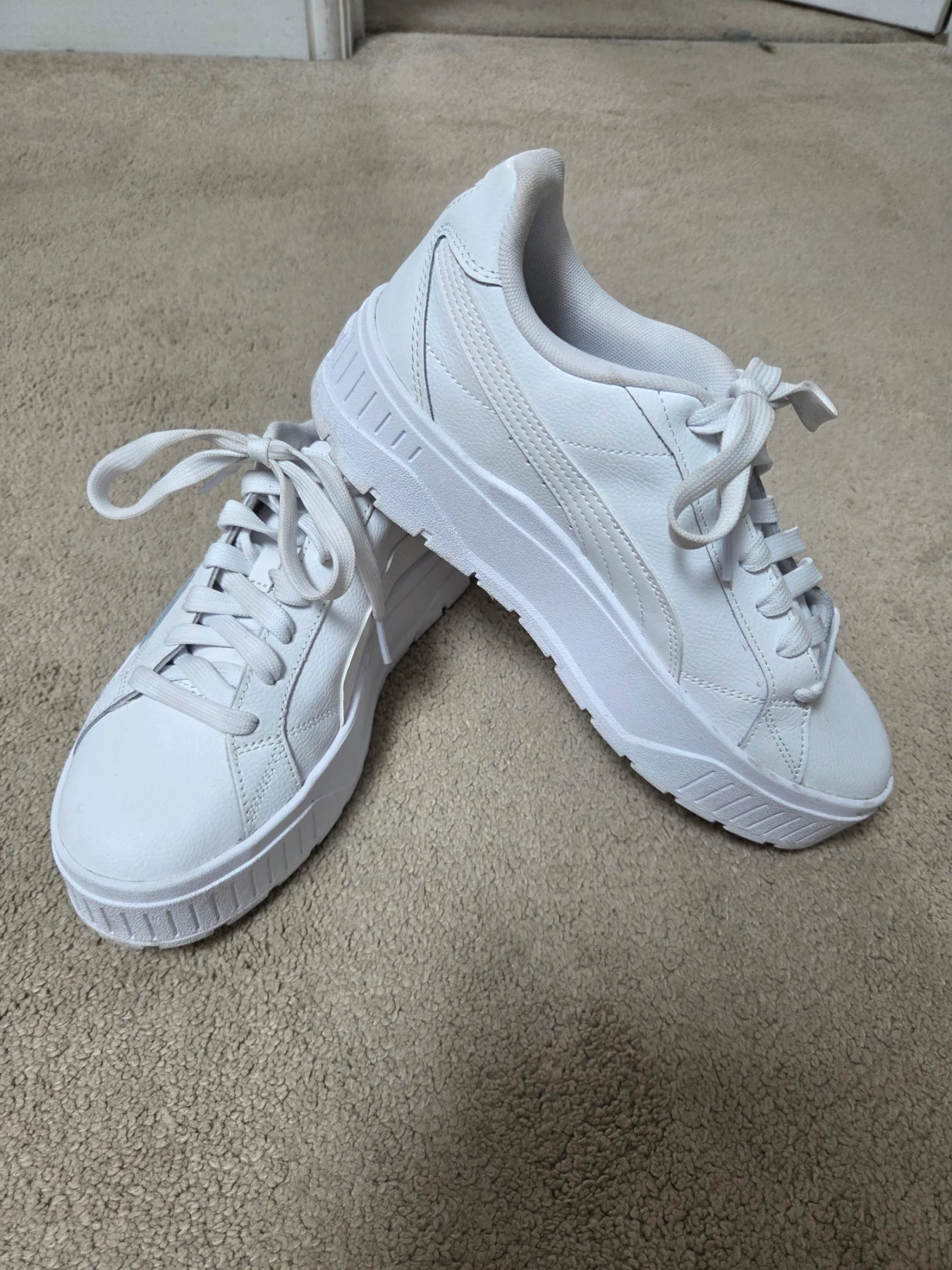 Karmen II low top leather platform trainers size 7 by Puma