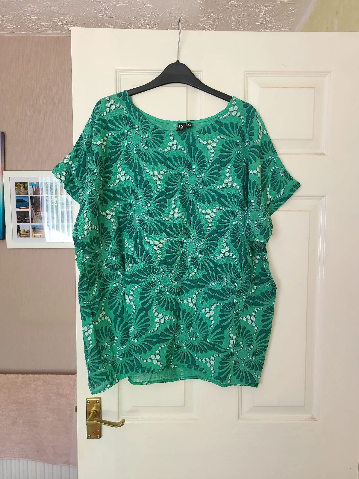 Womens size 8 oversized green leaf print short sleeve 100% cotton top