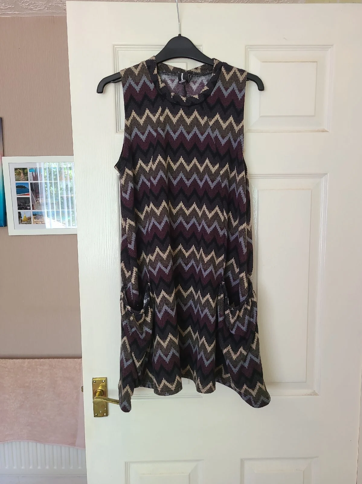 Womens size 10 geometric print sleeveless long jumper with pockets