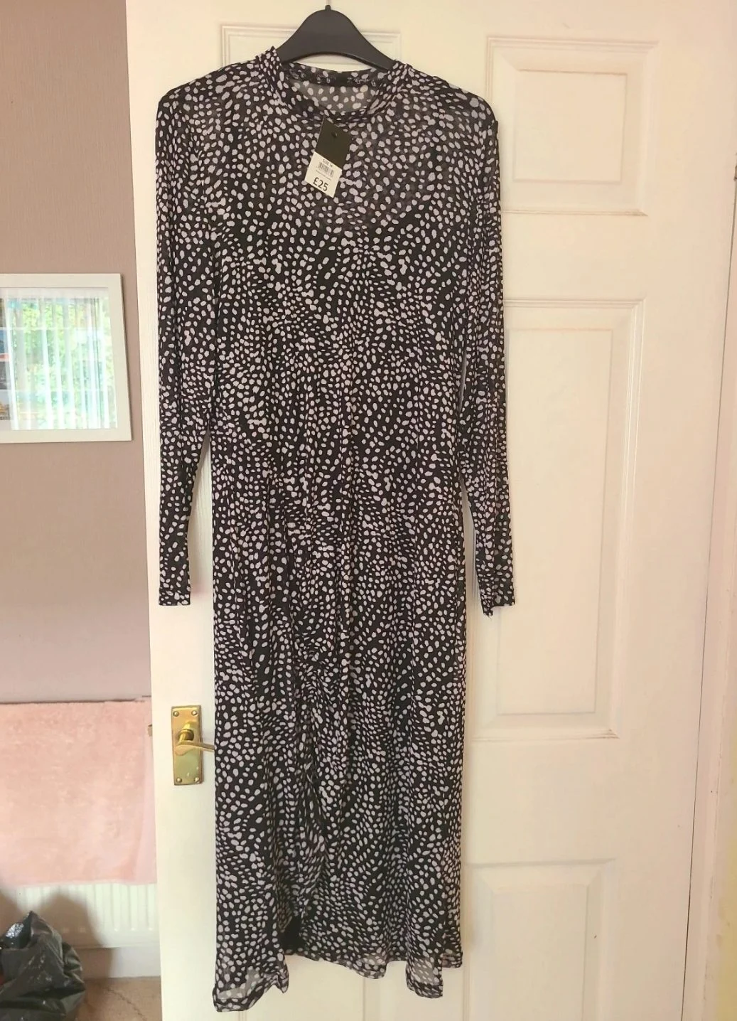 Womens size 14 black and white long sleeve mesh double layered midi dress