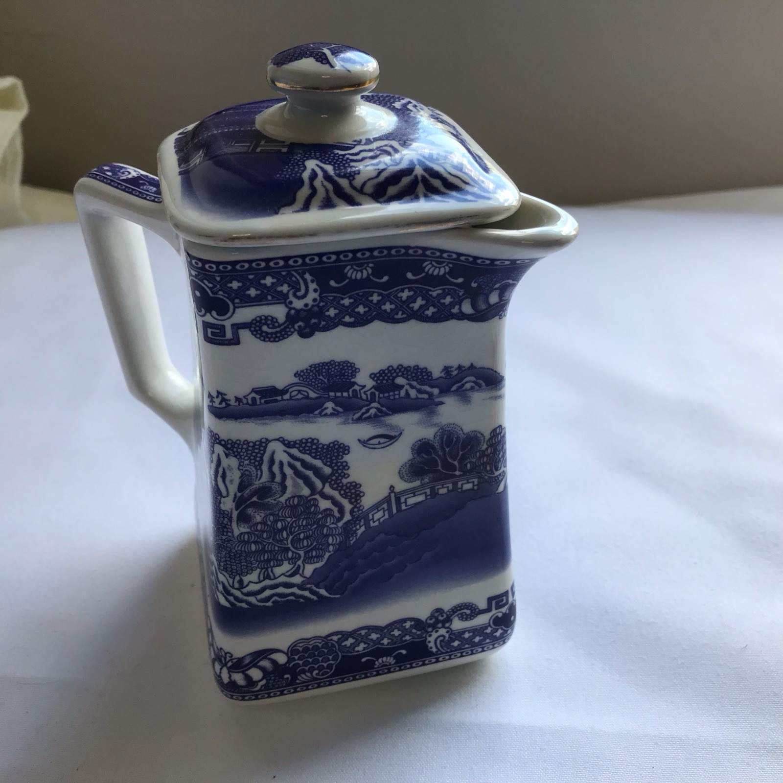 Willow Lidded Jug by Wade for Ringtons