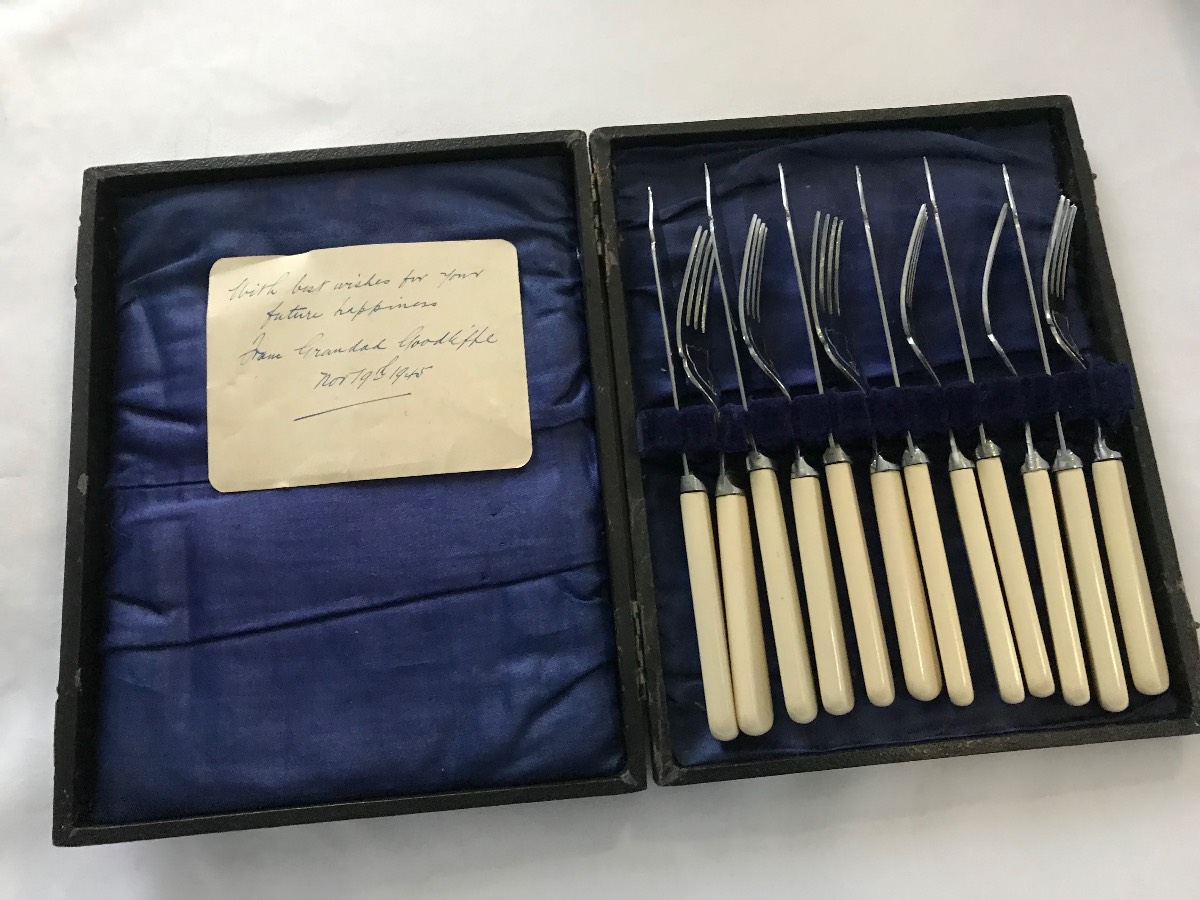 Vintage Boxed Set of Fish Knives and Forks