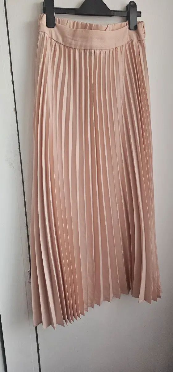 Plated midi skirt