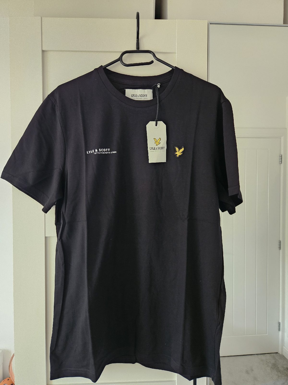 Lyle & Scott men's T-shirt in black size Large