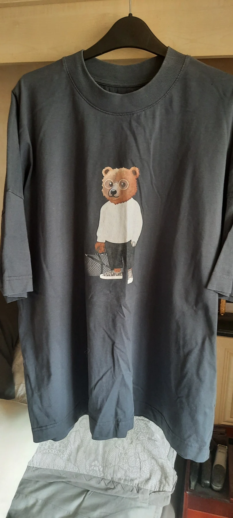 Mens tshirt with bear motif size 2 XL