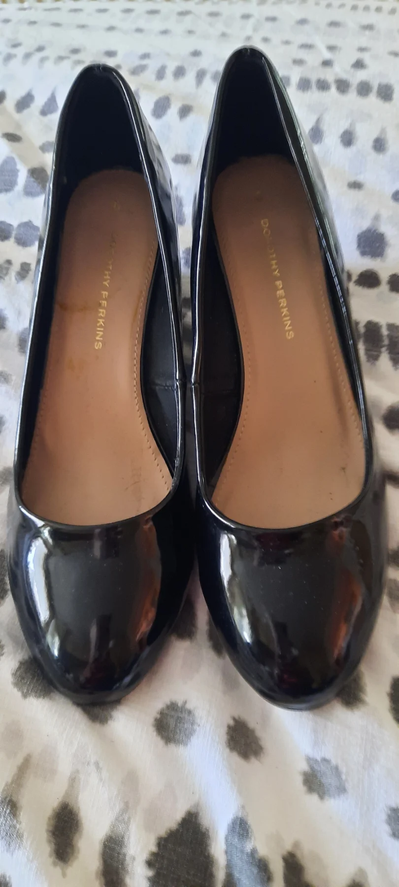 BNWT wedge patent look shoe size 6