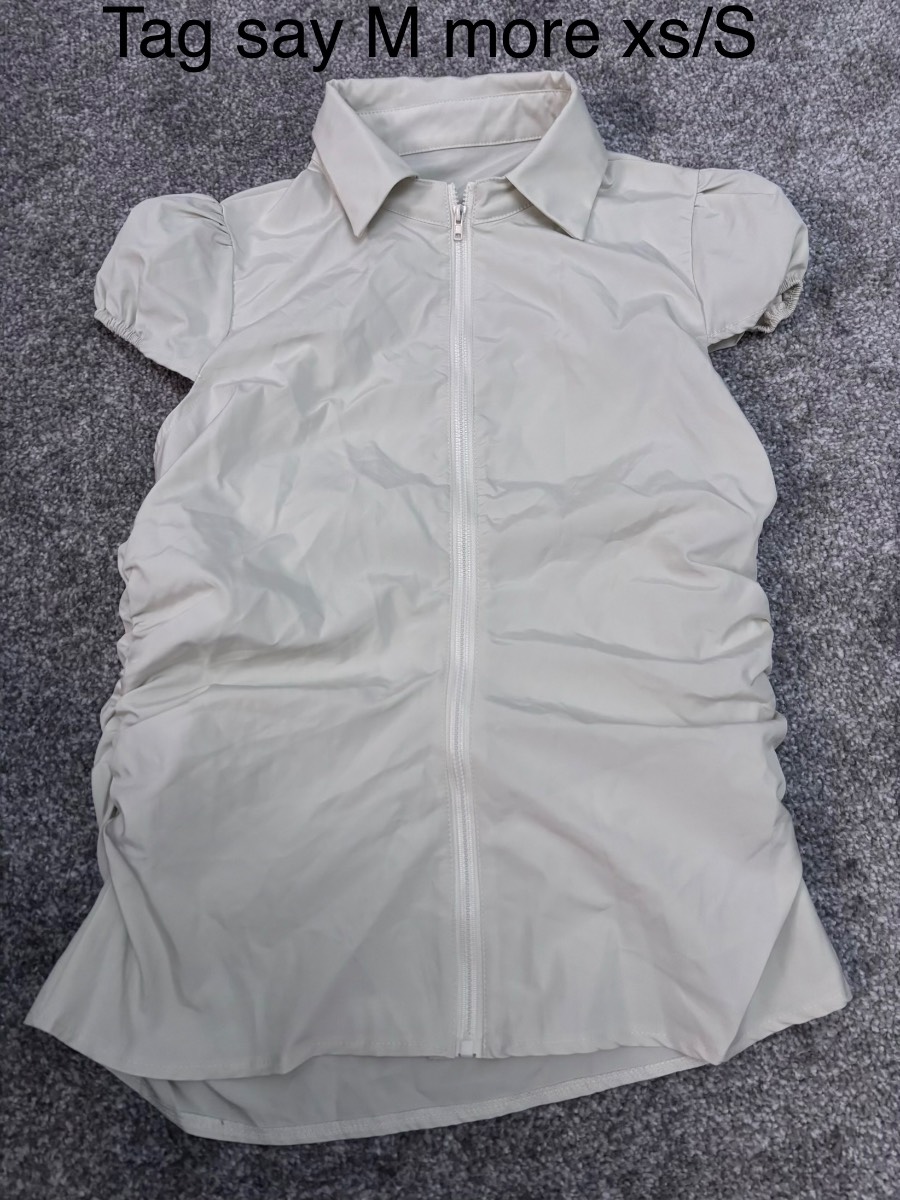Beige zip top