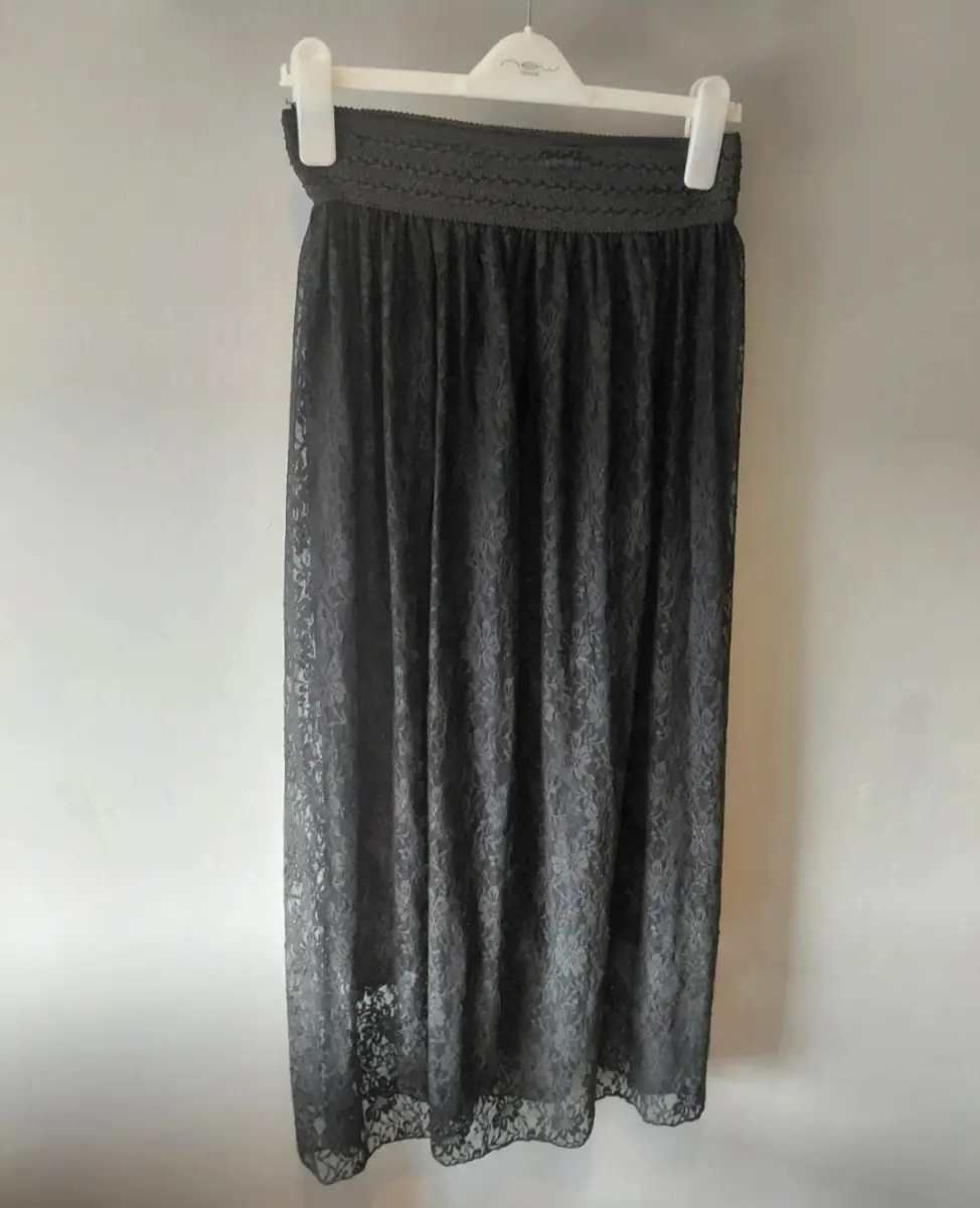 Black maxi lace skirt medium peasant y2k up to a 14 size medium