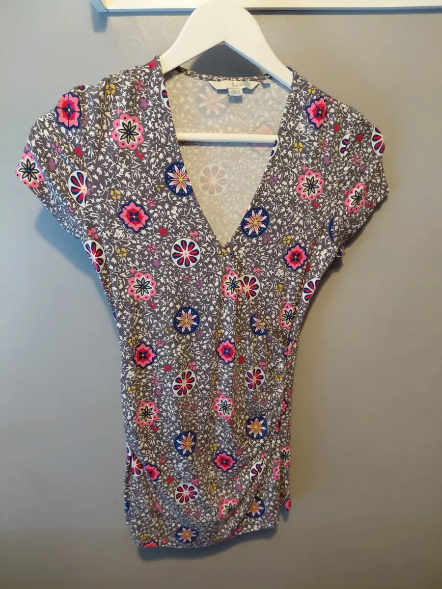 Boden arty floral tshirt tee uk 8 vneck stretchy viscose