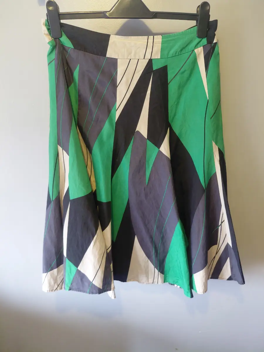 Monsoon 100% silk skirt uk 12 past the knee green art deco