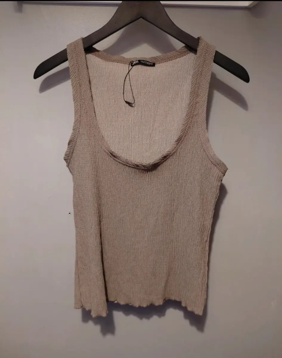 Zara crinkle vest size large (more medium) Ribbed ruffle