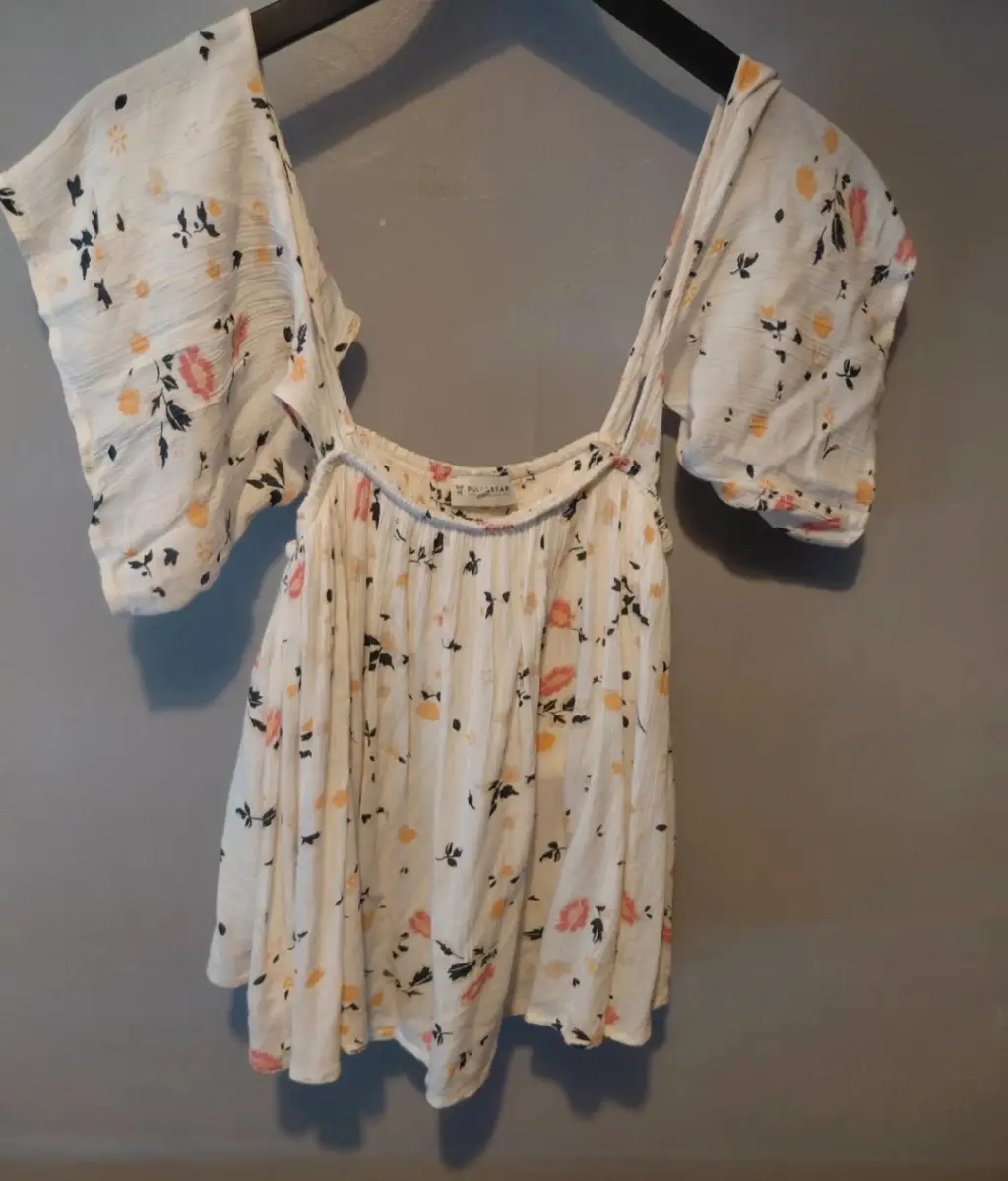 Pull and bear Flared sleeved top pretty  size medium floral boho festival