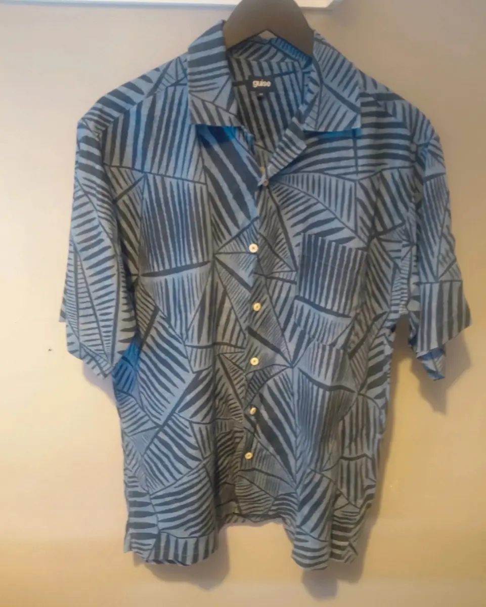 Guise size medium mens 100% linen blue hawaaiin shirt