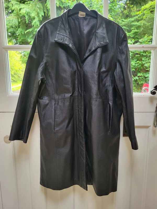 Vintage Y2K 80s 90s black women's leather trench coat
