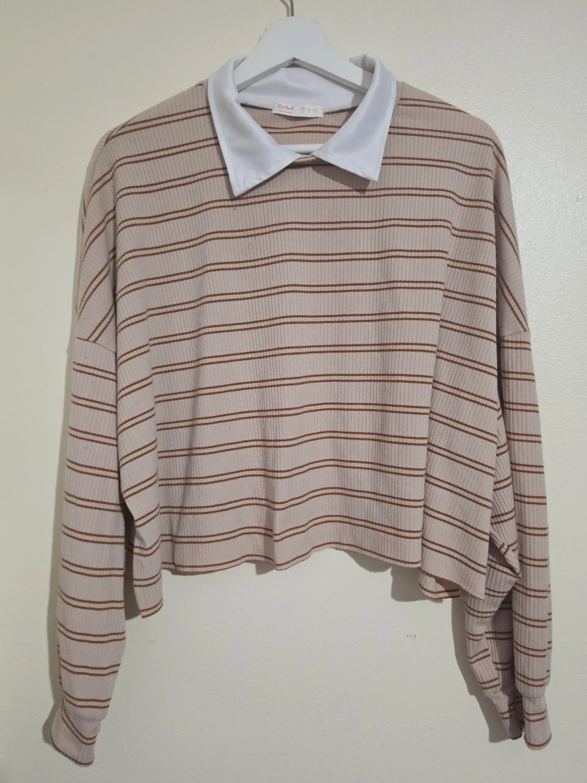 15. Womens small Romwe beige stripey ribbed long sleeved top, white collar, VGC