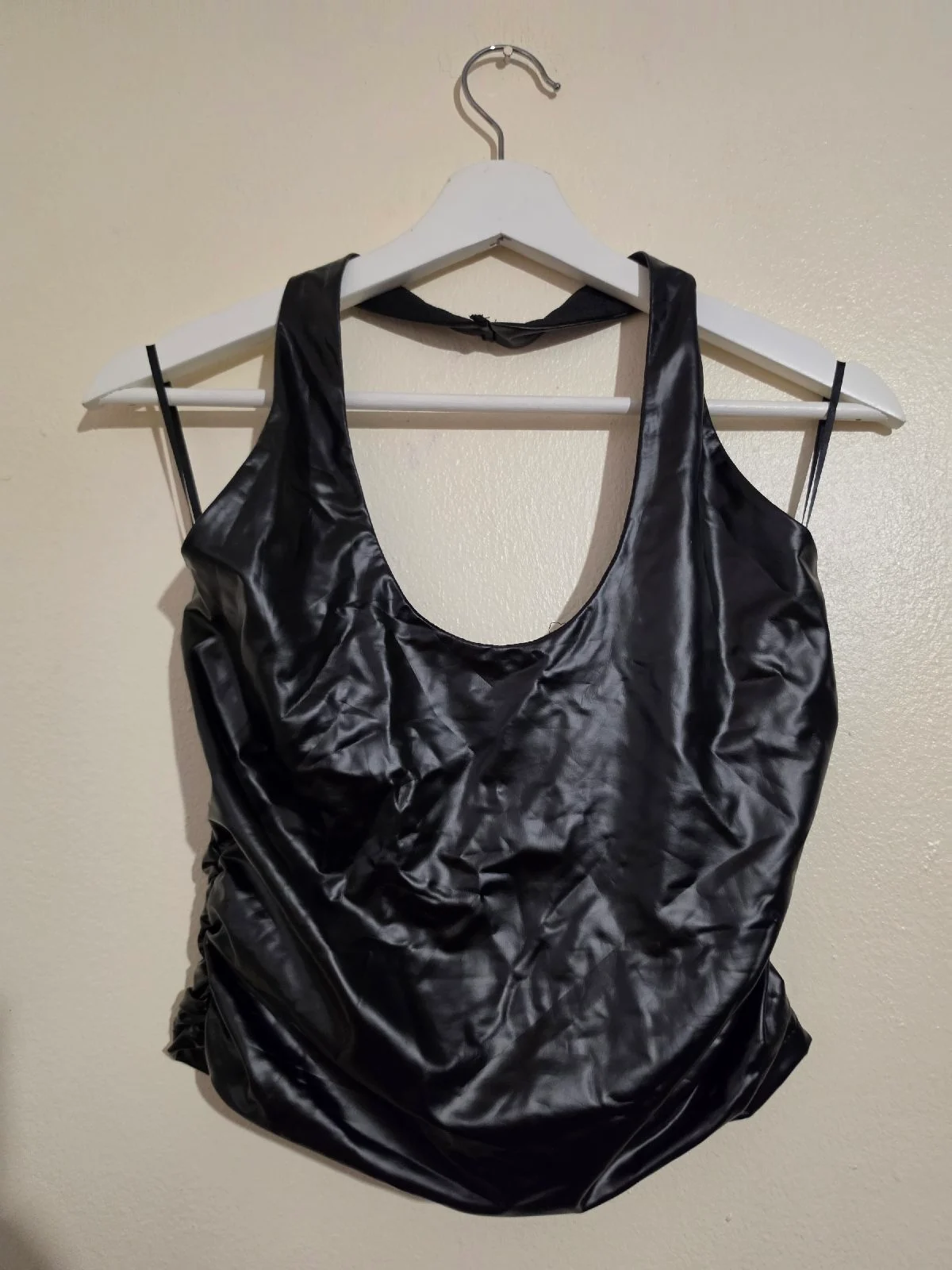 15. Womens size medium Shein black leather look halterneck ruched crop top, VGC