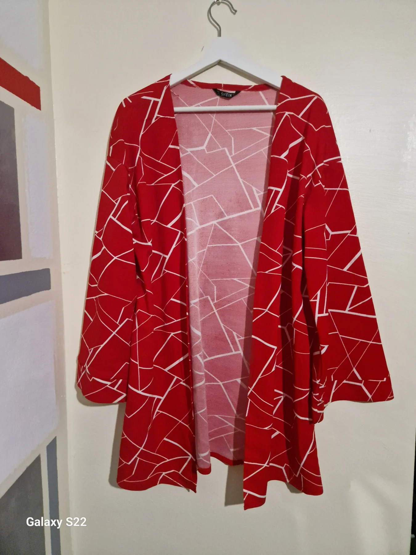 5. Womens size Medium Shein red & white patterned kimono cardigan, VGC