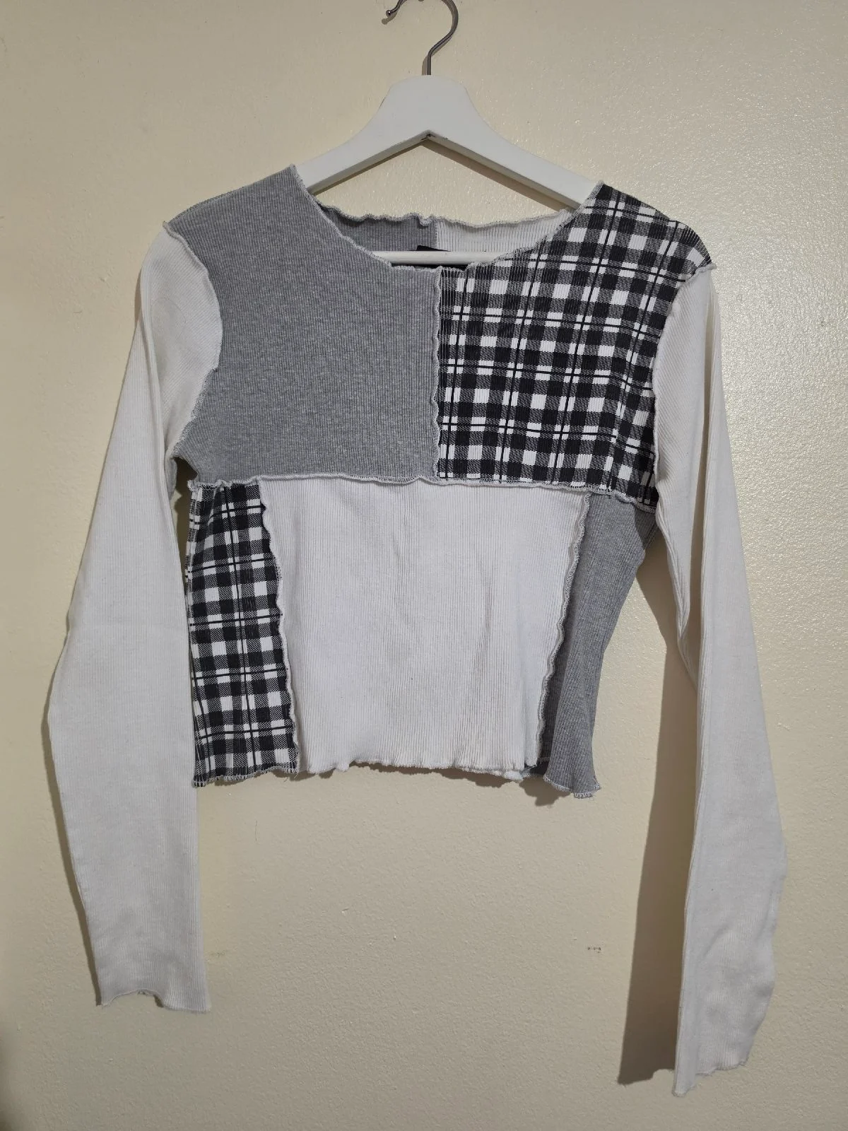 15. Womens size 10 Daisy Street white & grey ribbed patchwork long sleeved crop top, VGC
