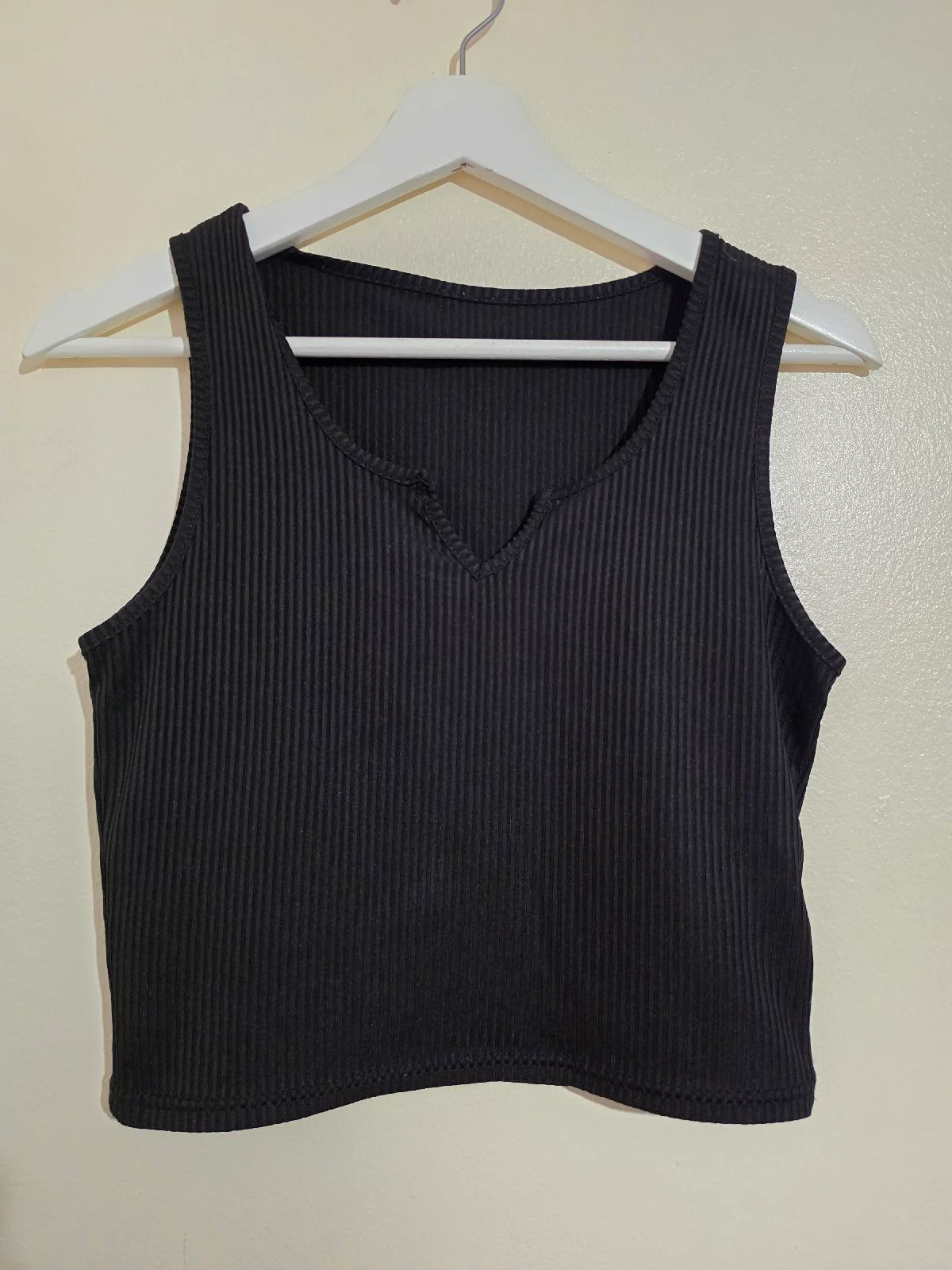 15. Womens size medium Shein black ribbed sleeveless round neck crop top, VGC