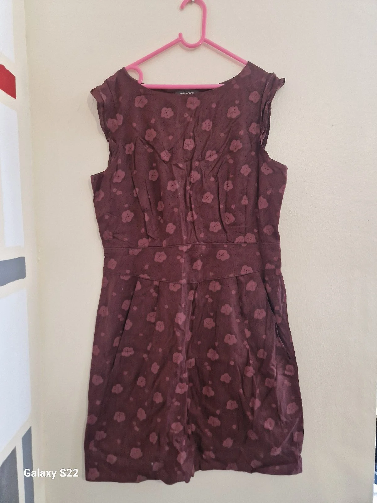 R. Womens size large Emily and Fin burgundy floral shift dress, shoet frilly sleeves, VGC