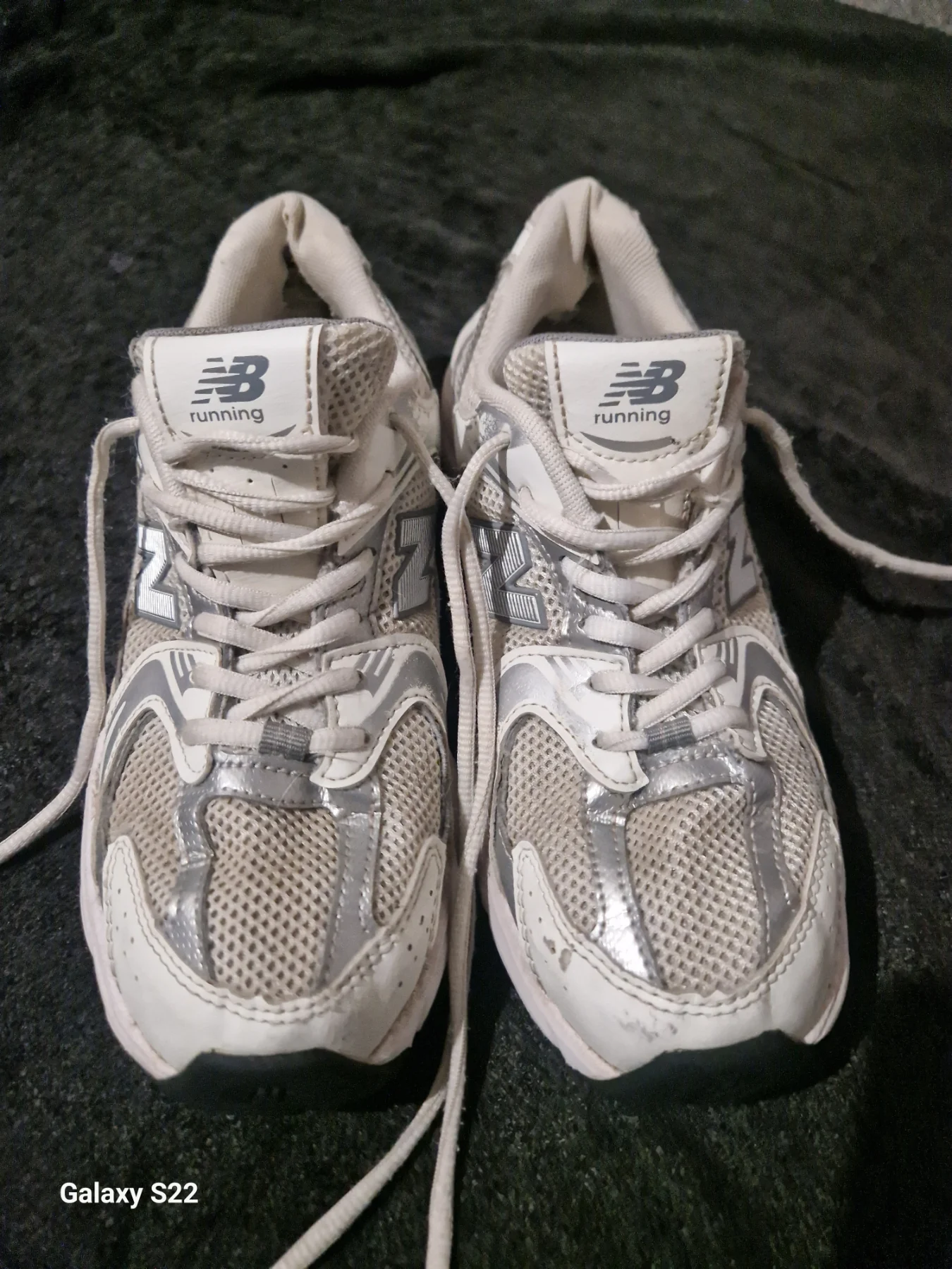 Womens size 4.5 New Balance white & silver trainers, running shoes, GC