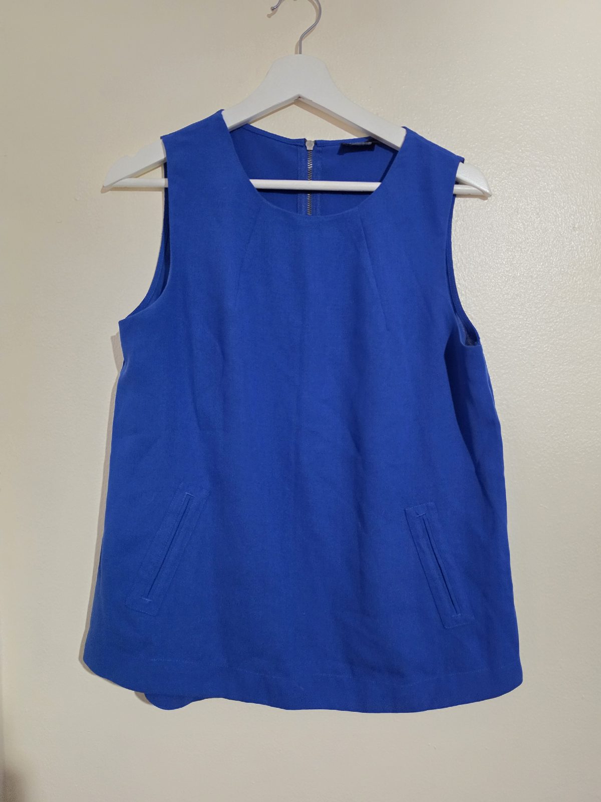 15. Womens size 8 Oasis blue sleeveless chiffon blouse, imitated pockets, VGC