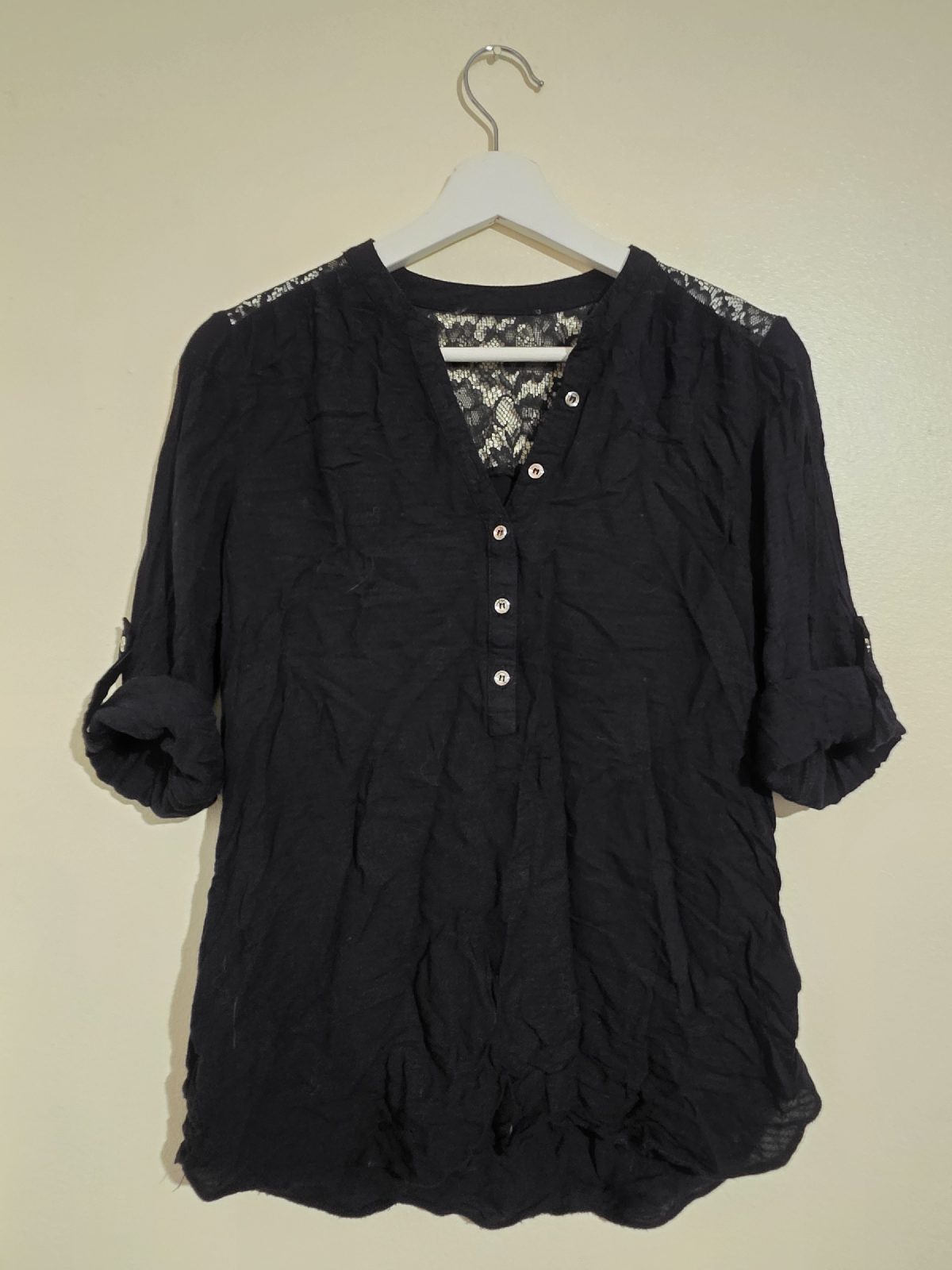 15. Womens size 8 Atmosphere black blouse, 3/4 length adjustable sleeves, lace detail, VGC