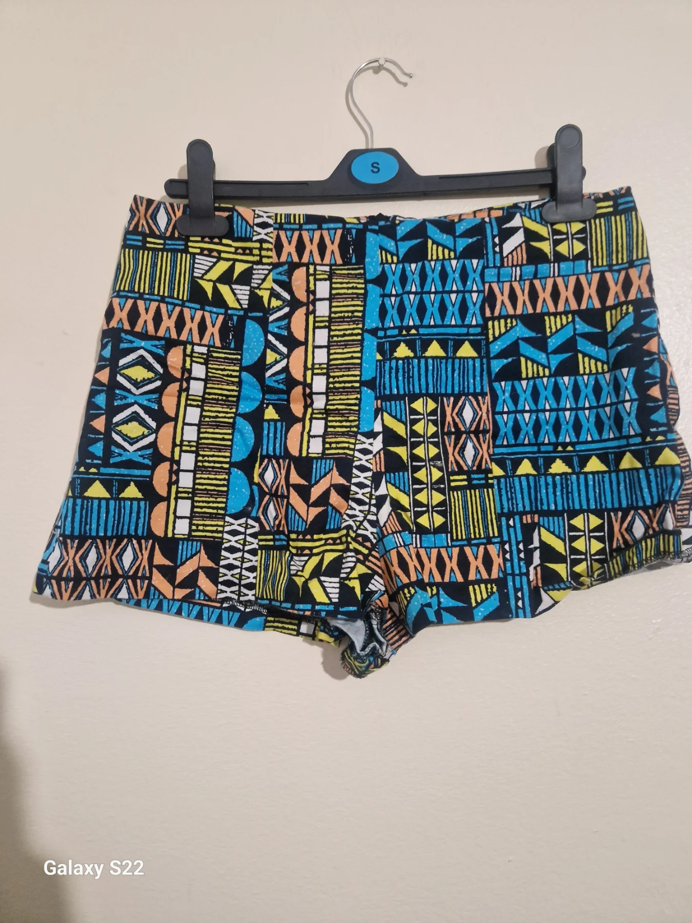 4. Womens size 10/12 Blue, yellow & orange patterned hot pants shorts, VGC