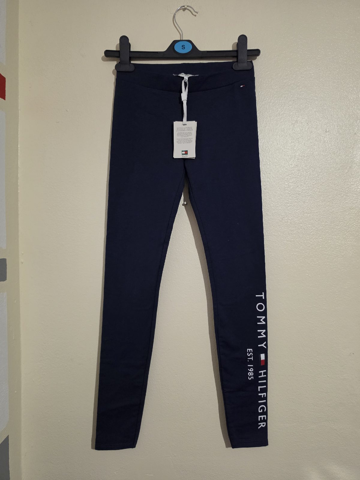 B7. Girls age 12-13 Tommy Hilfiger navy leggings, logo up leg, NWT