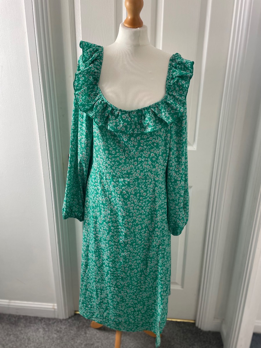 Boohoo plus square neck midi dress size 18