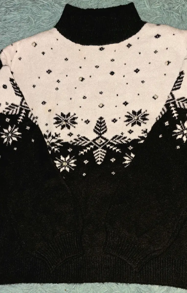 Black Mix ladies jumper snowflake theme size Small