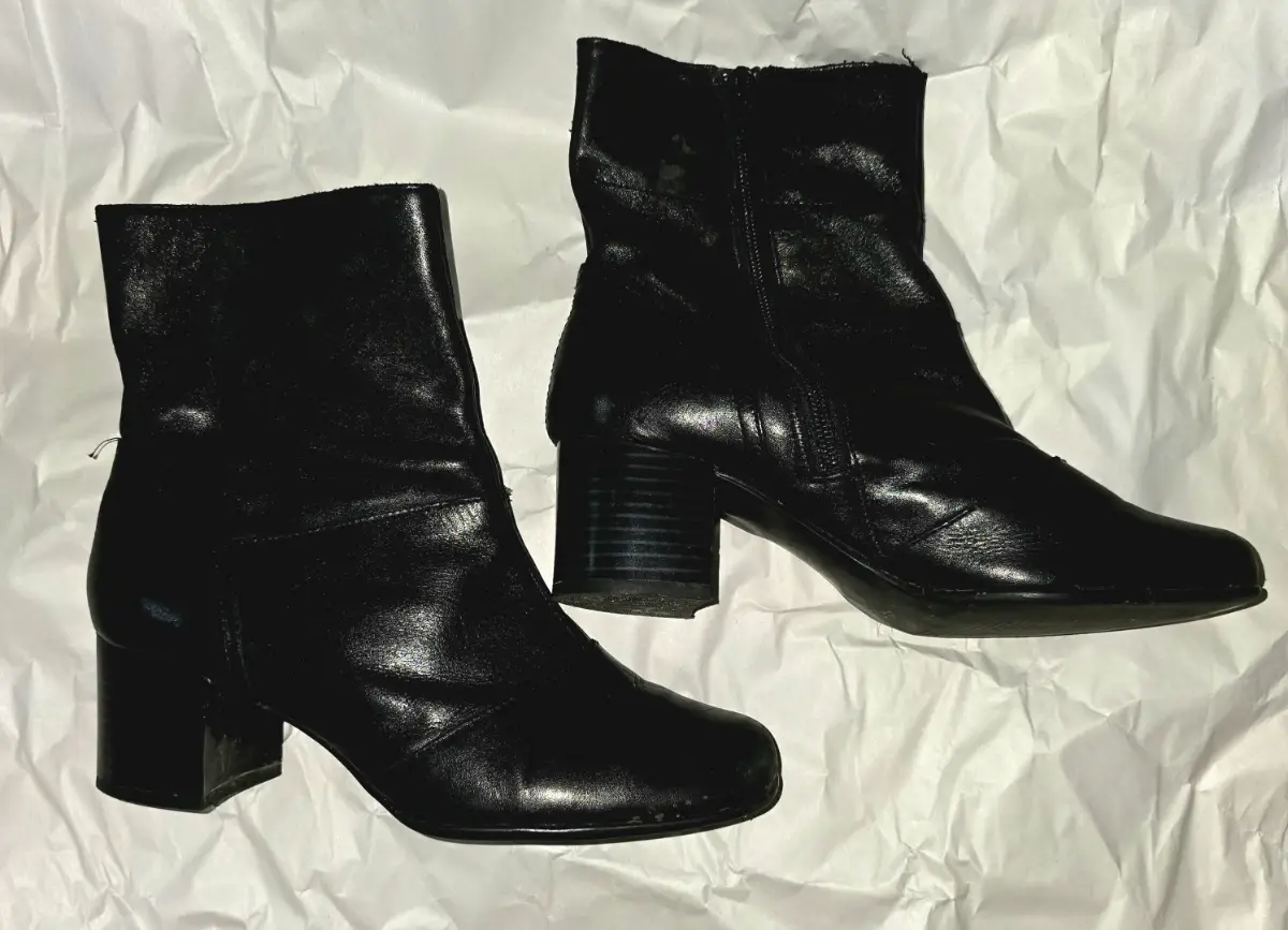 Ladies black heeled zip up ankle boots size 5