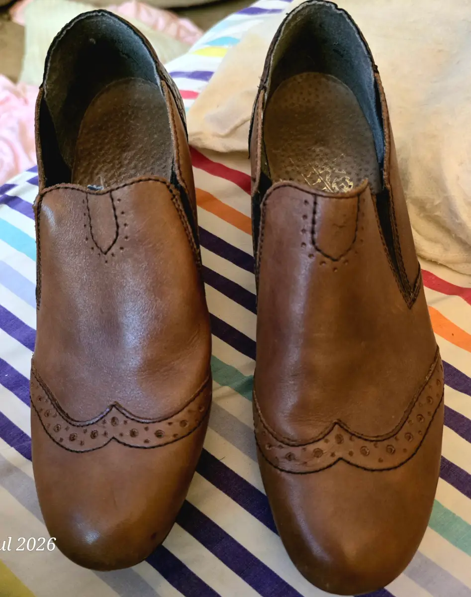 Reiker antistress ladies slip on tan leather brogue style shoes size 5