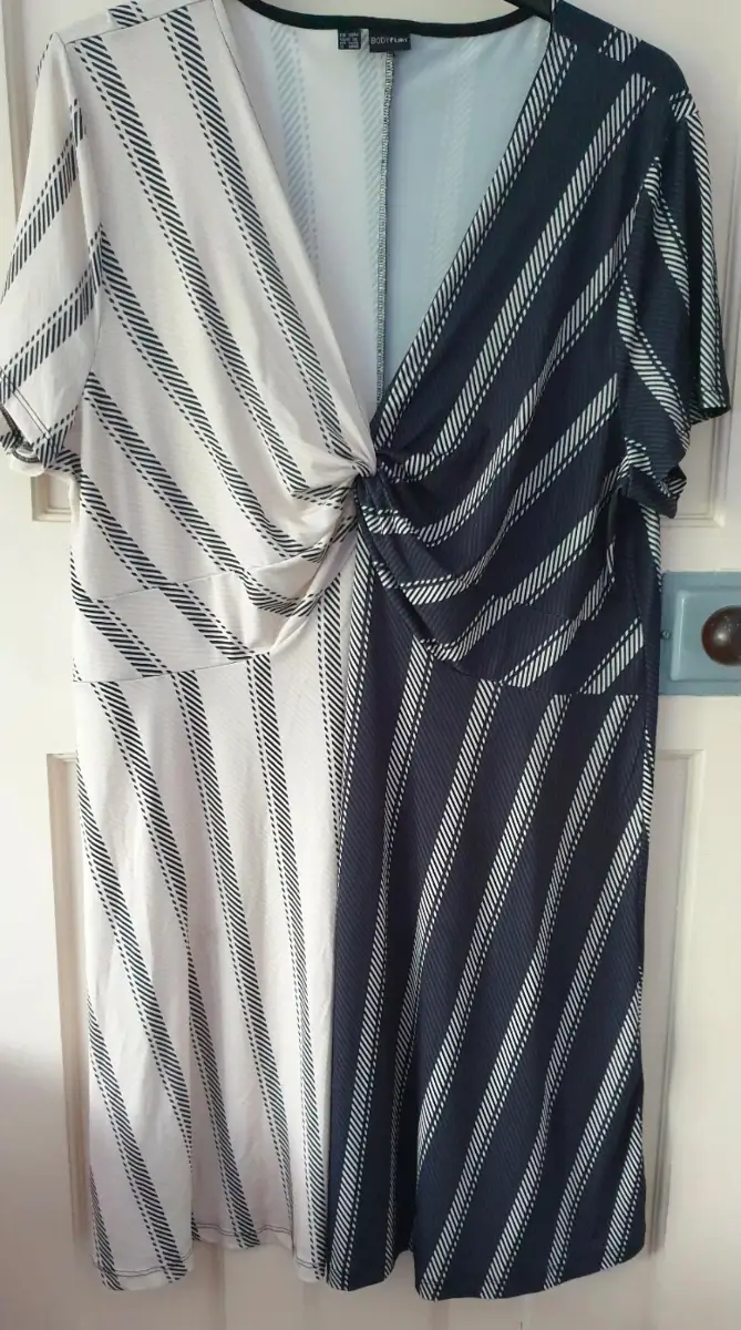Bonprix Bodyflirt Long Tunic Top Size 24 2XL Navy and Ivory