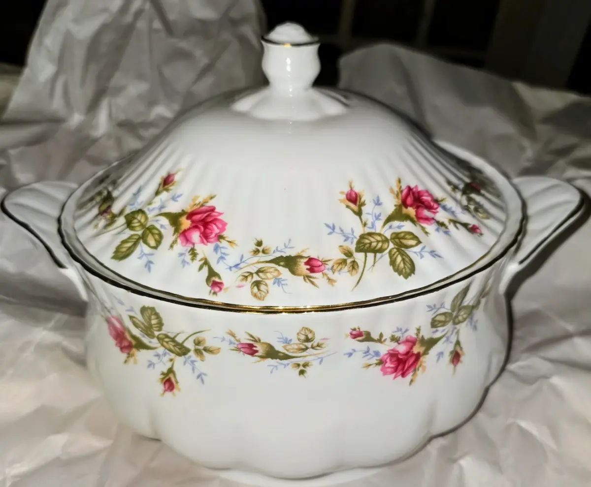 Chodziez gorgeous Lidded decorative floral tureen (see my other listings for matching items)