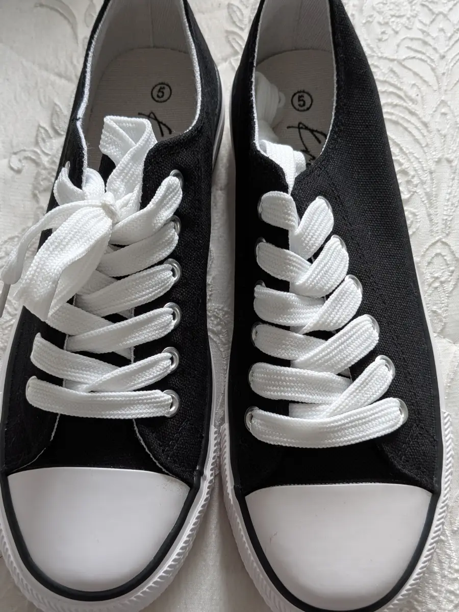 Woman's shoes
