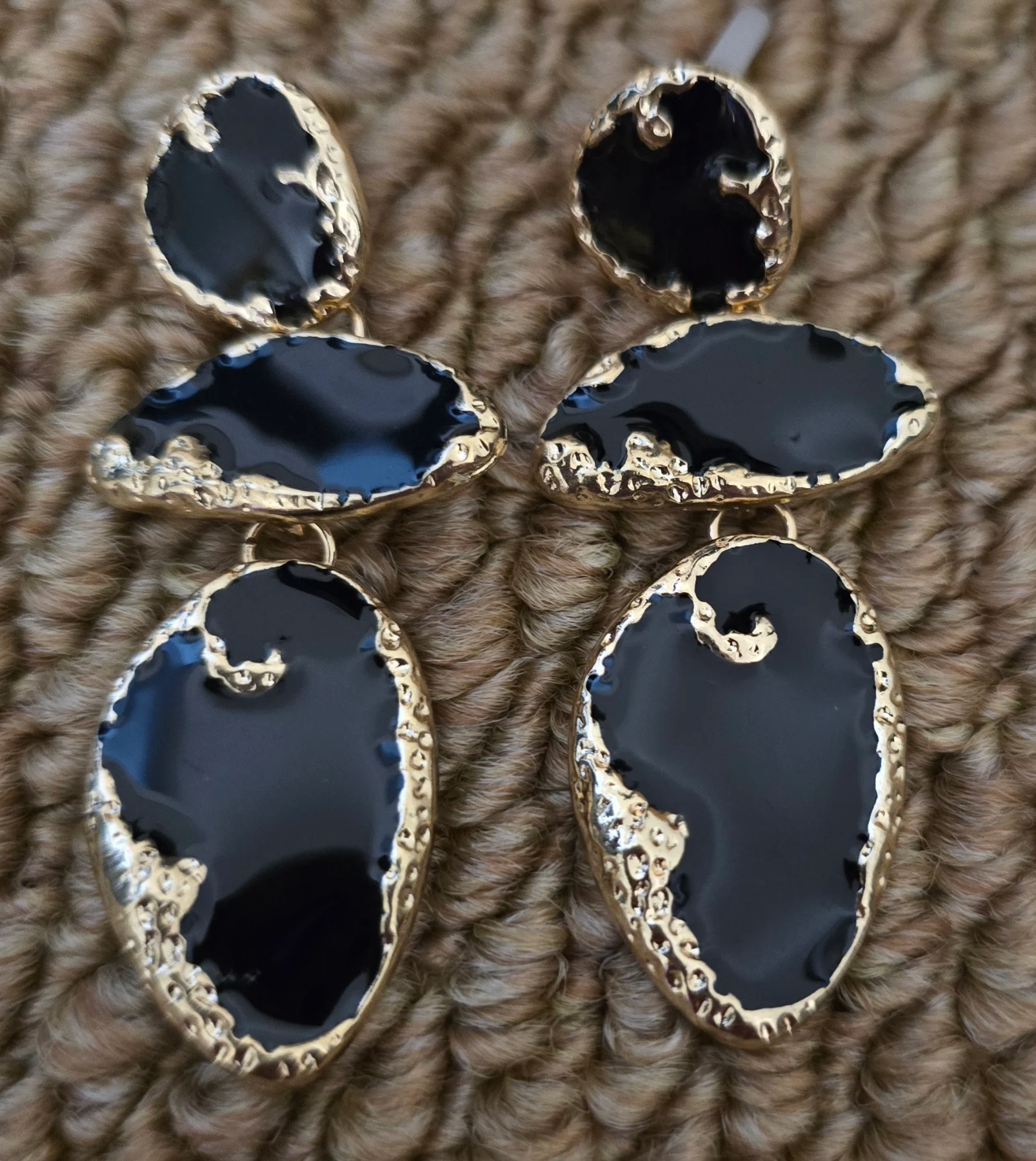 Stunning Black & Gold Tone Earrings.