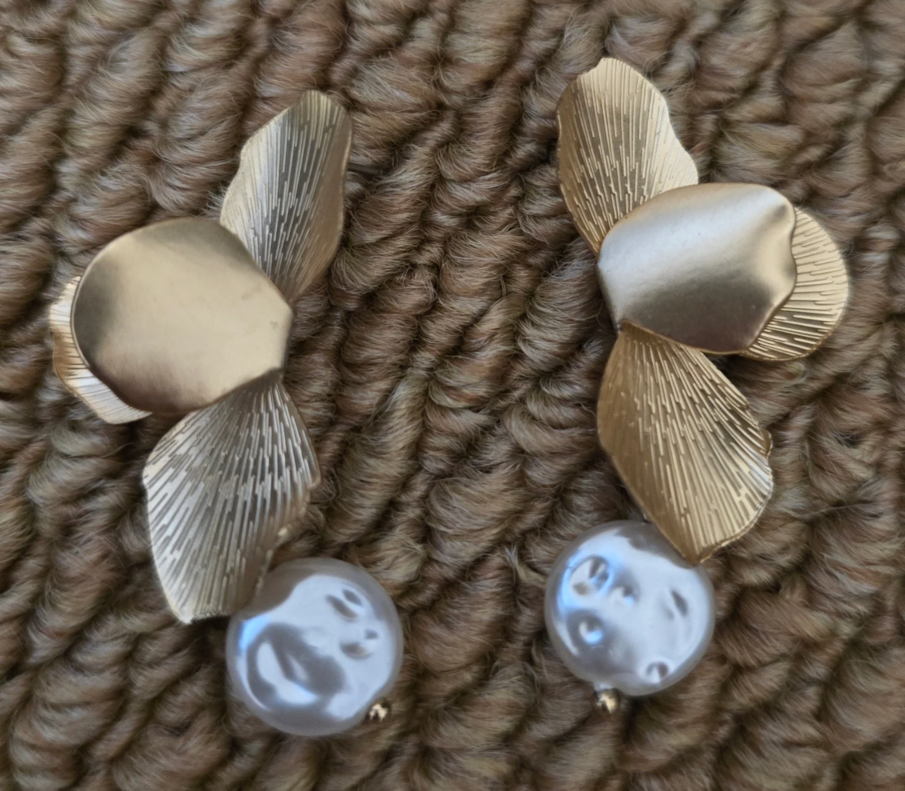 Stunning Gold Tone Earrings with Pearl Detail.