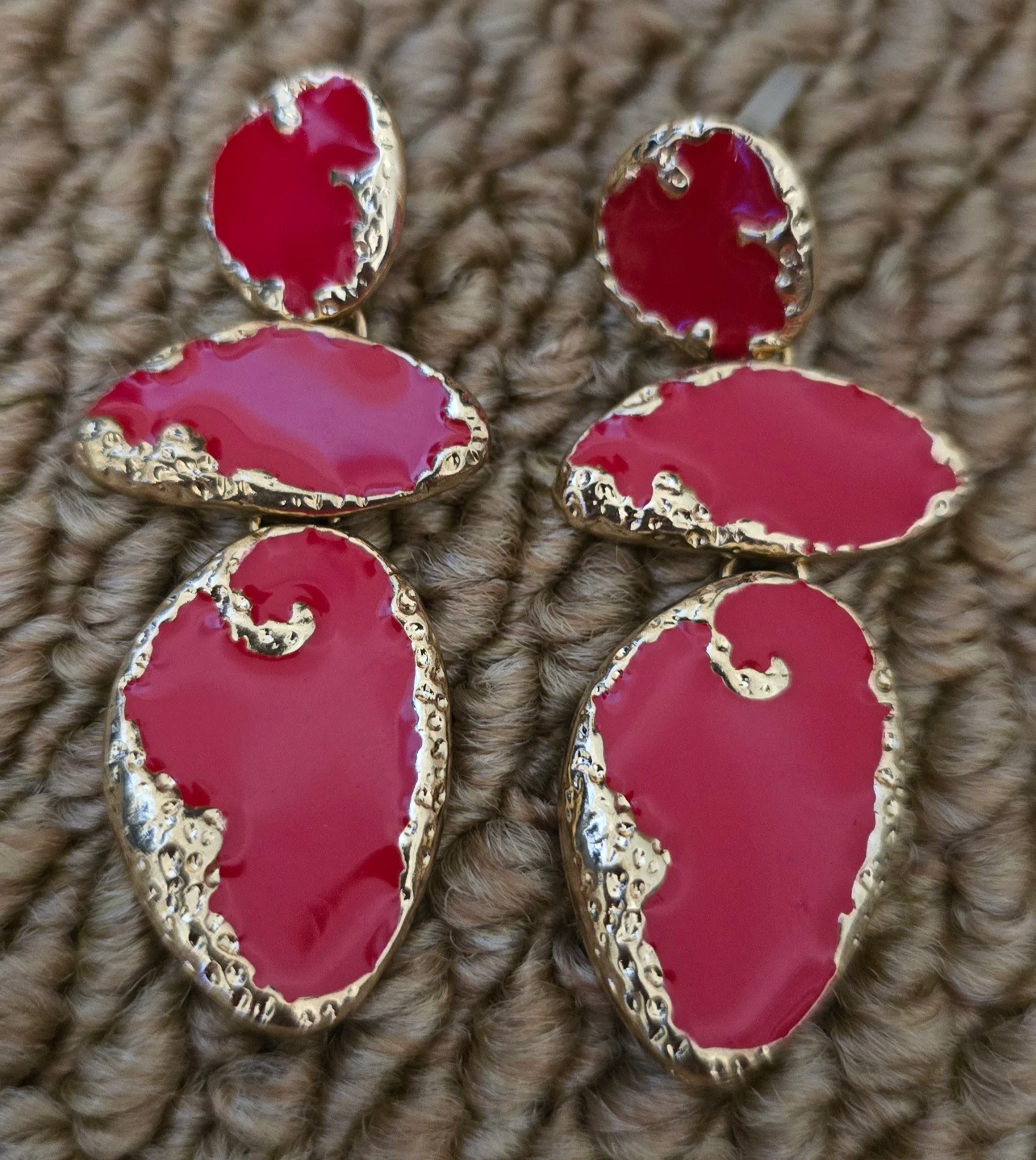 Stunning Red & Gold Tone Earrings.