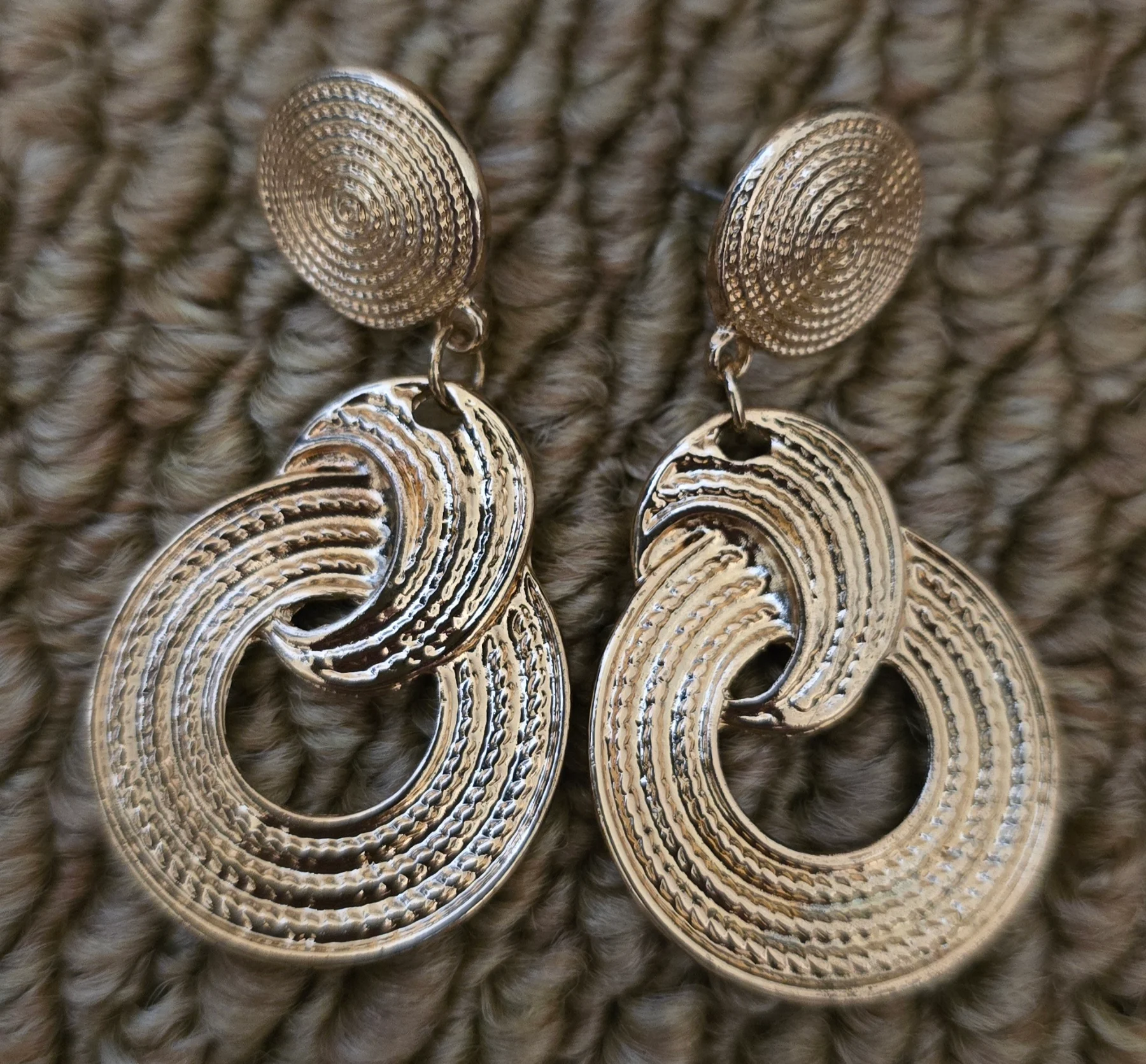 Gorgeous Gold Tone Knot Earrings.