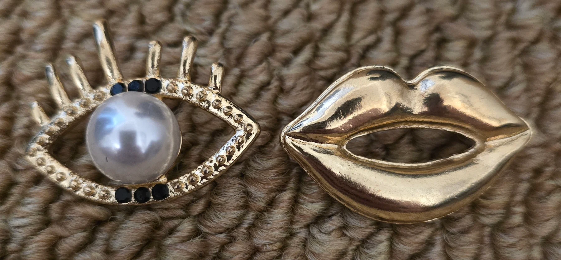 Stunning Gold Tone Earrings with Pearl & Black Gem Detail.