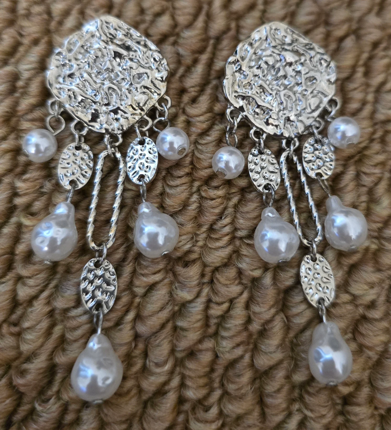 Silver Tone Pearl Detail Earrings.