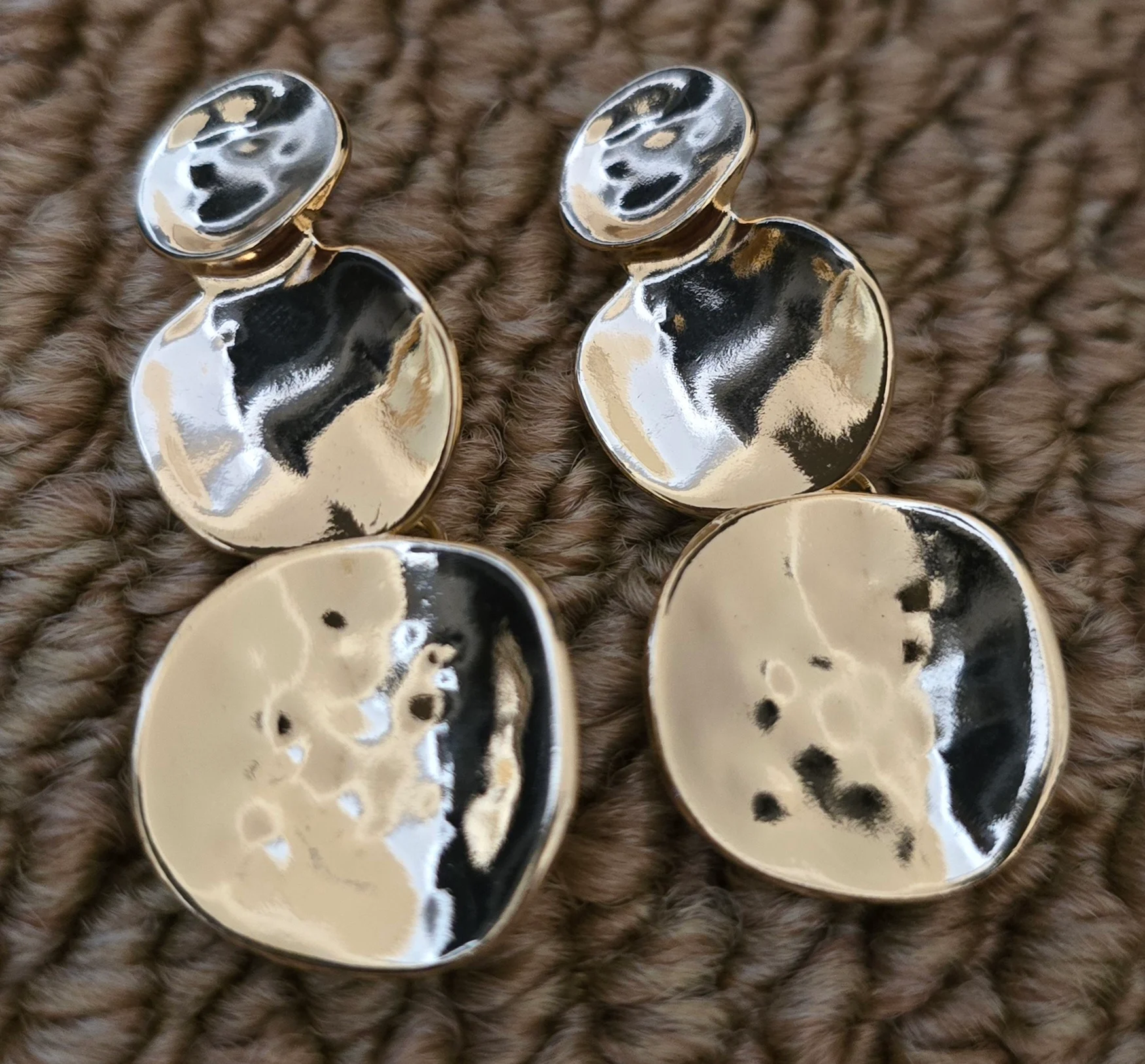 Gorgeous Dimpled Gold Tone Earrings.