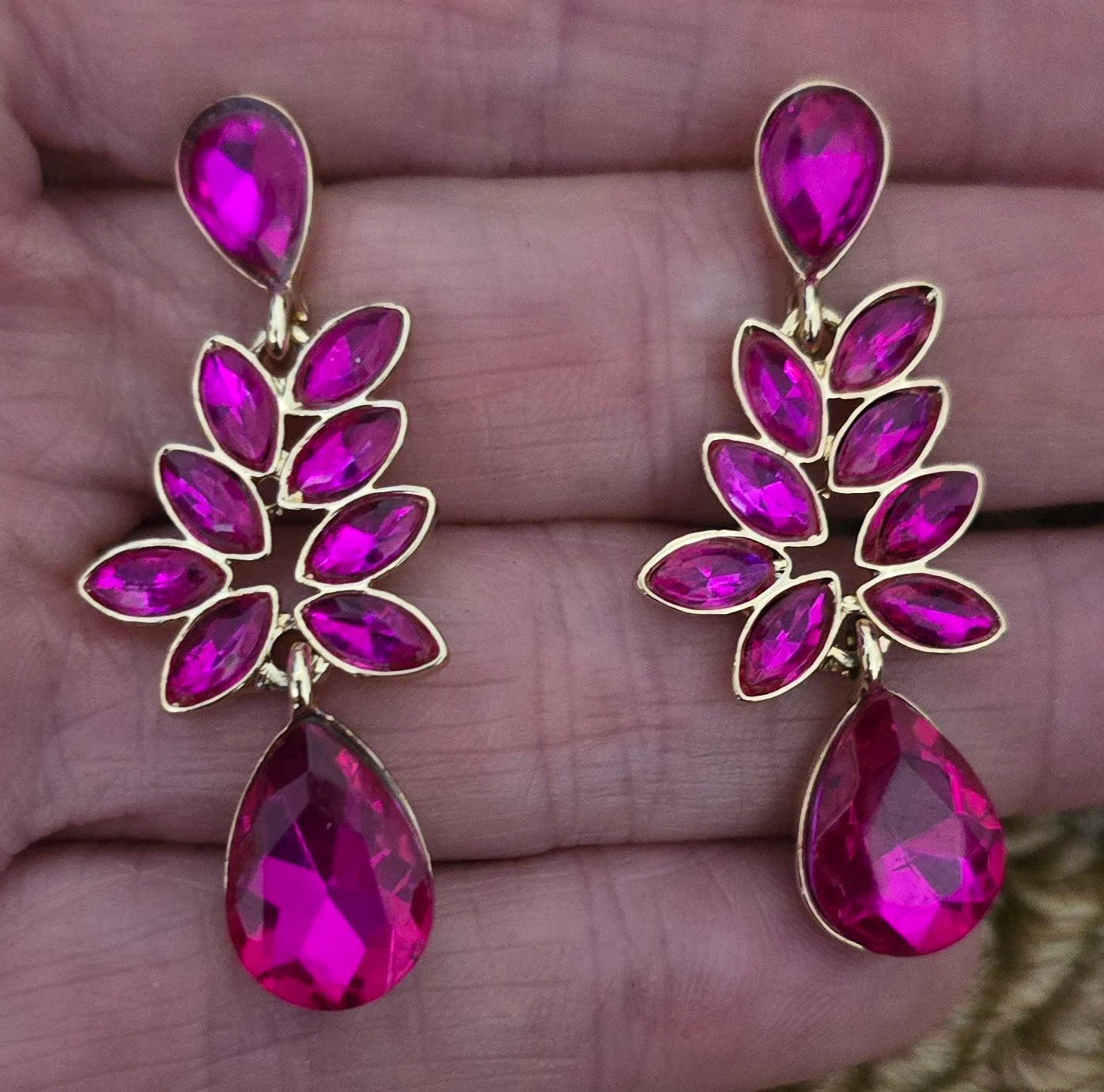 Stunning Pink Gem & Gold Tone Earrings.