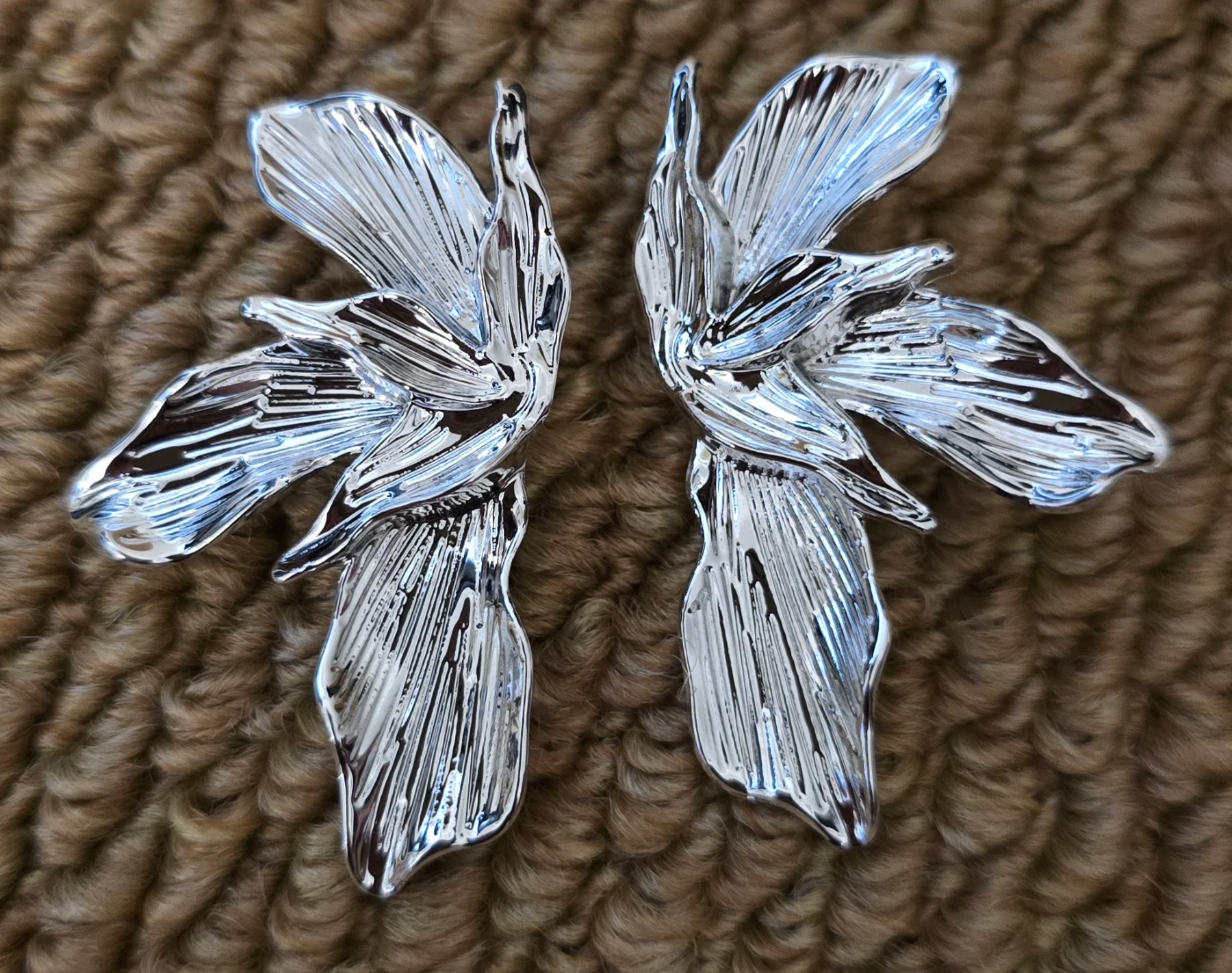 Stunning Modern Design Silver Tone Acrylic Floral Earrings.