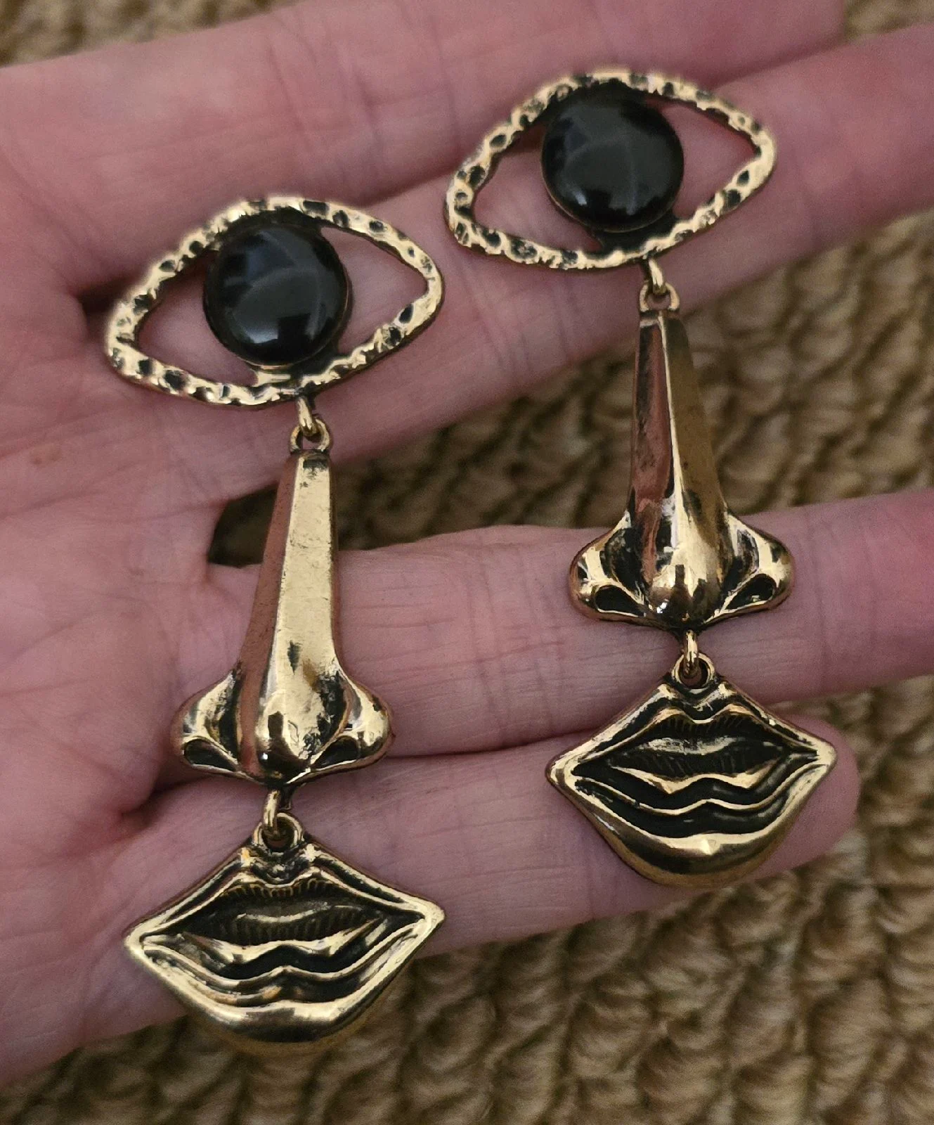Stunning Black & Gold Tone Facial Design Earrings.