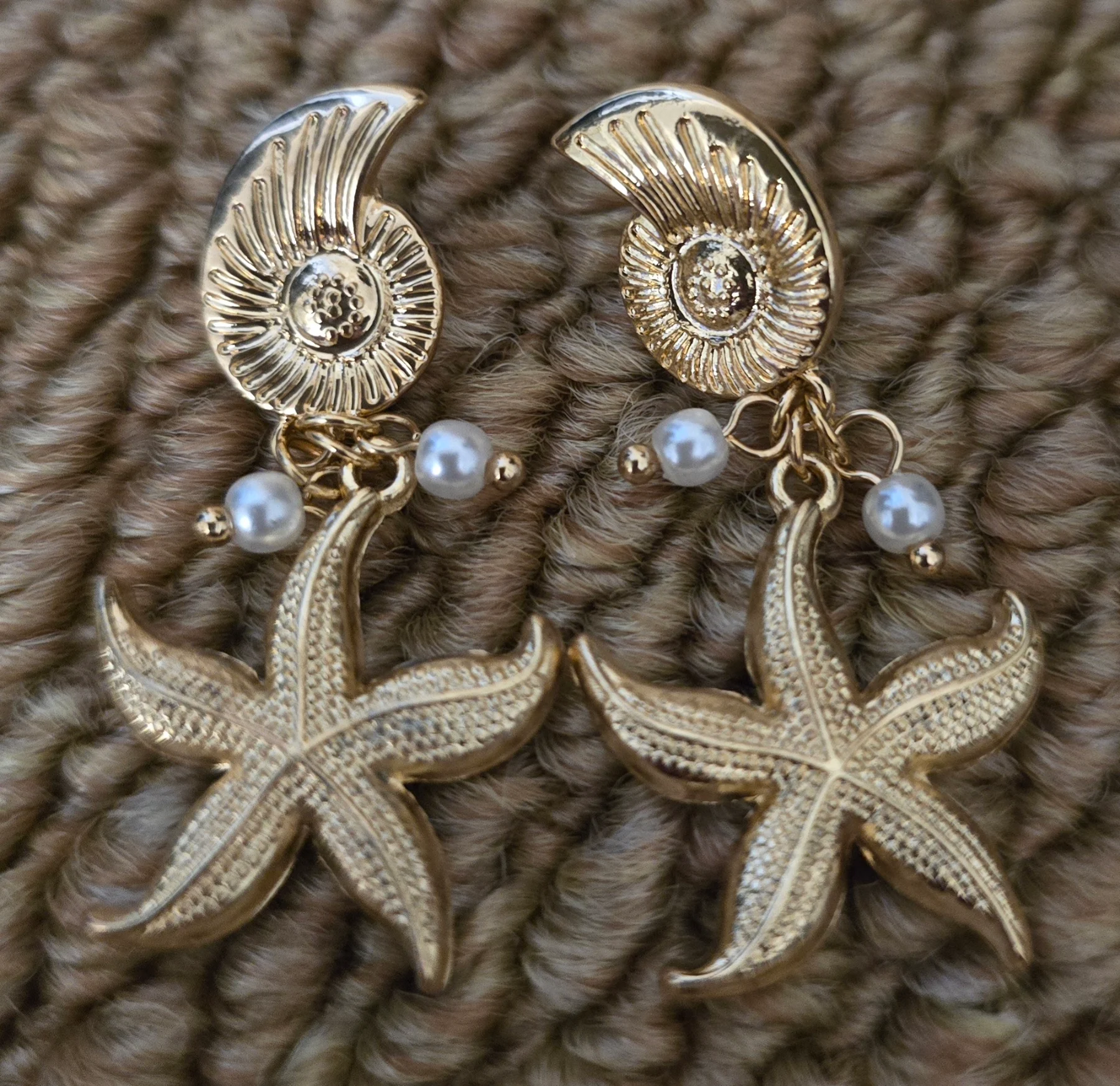 Gorgeous Gold Tone Starfish Design Earrings with Pearl Detail.