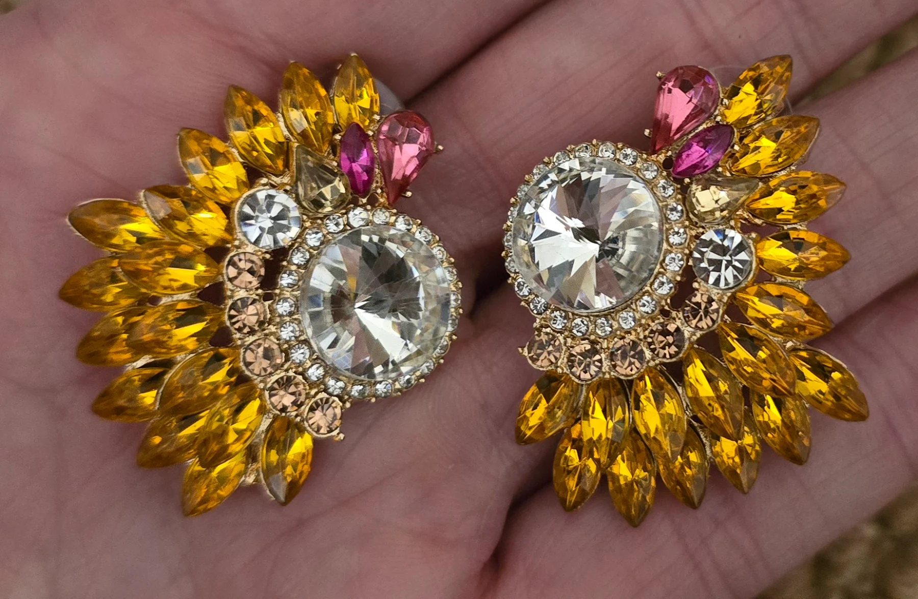 Stunning Multi Gem Design Earrings.