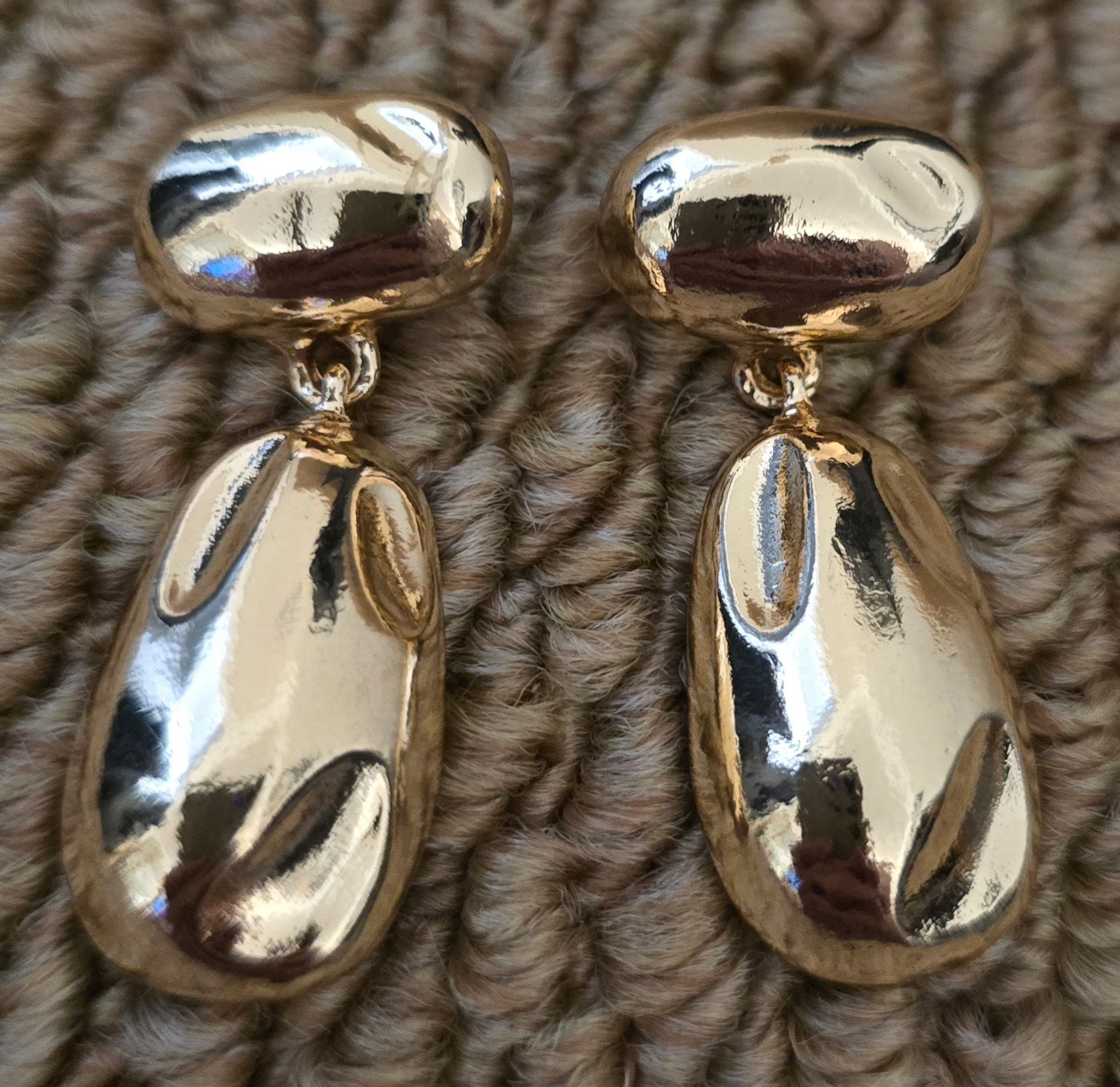 Gold Tone Dimple Design Earrings.
